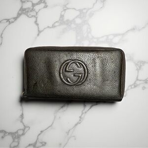 Gucci 9x5 LG Soho zip-around wallet Metallic Gray, embossed  GG logo